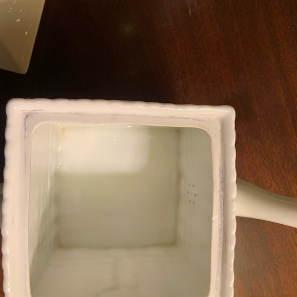 TIFFANY AND COMPANY VINTAGE WHITE TEAPOT - Picture 12 of 16